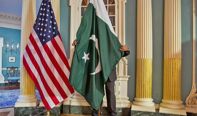 A US State Department contractor adjusts Pakistan national flag in Washington, US, on February 19, 2015. [IC: REUTERS/File].
