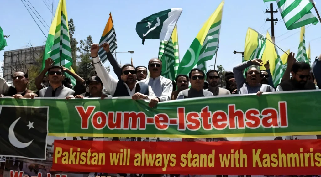 Pakistan Observes Youm-e-Istehsal; PM Calls Kashmir Conflict a 'Defining' Regional Issue