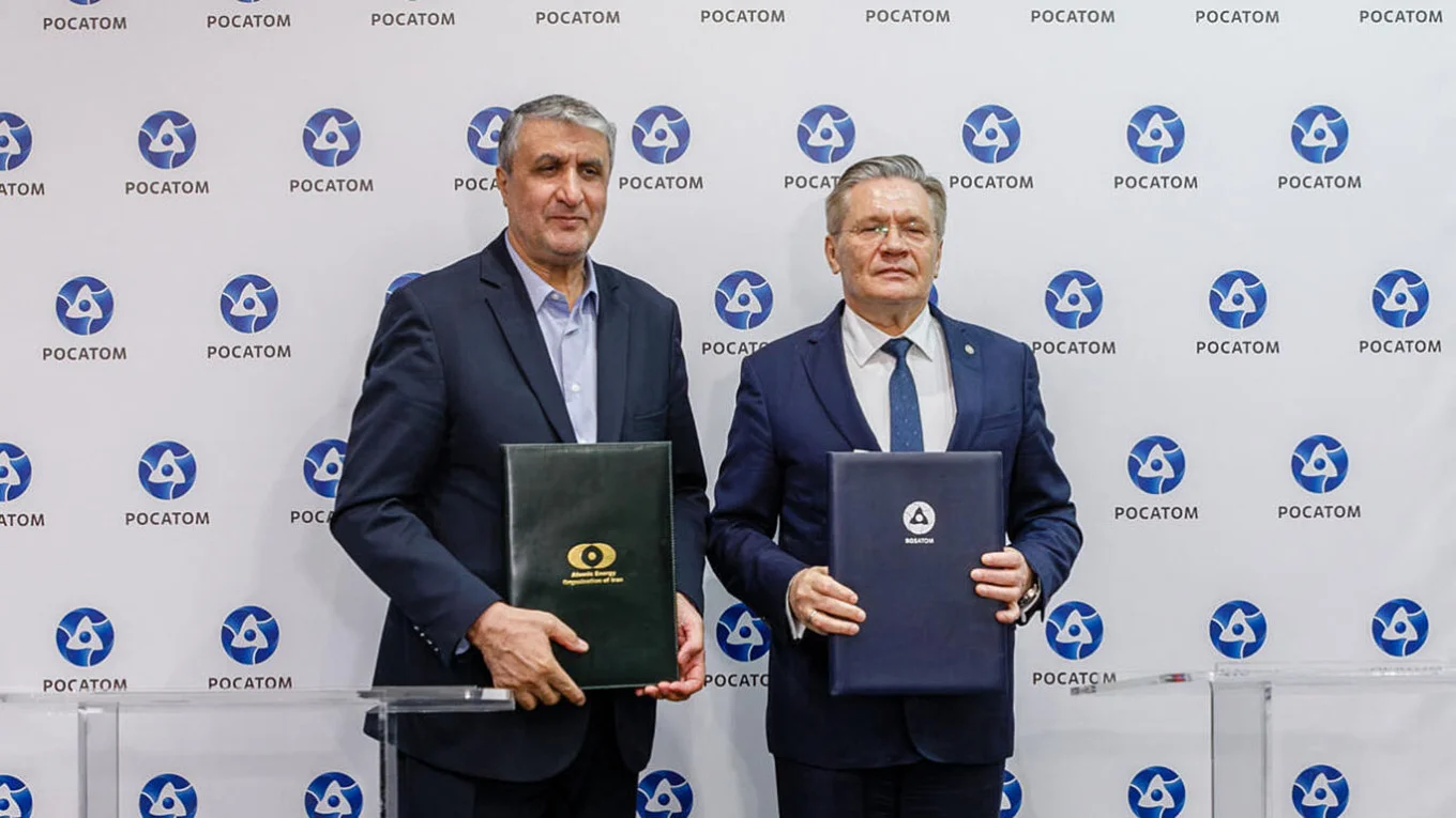 General Director of Rosatom Alexei Likhachev and the head of the Iranian Atomic agency Mohammad Eslami as Tehran and Moscow sign $25bn deal. [Courtesy: Rosatom].