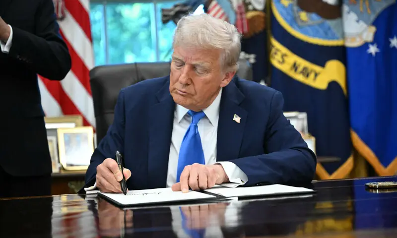 Trump Orders $100,000 Fee on H-1B Visas, Sparking Outcry in India and Tech Sector