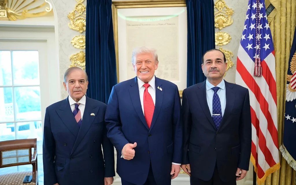 Prime Minister Shehbaz Sharif, Field Marshal Asim Munir, meeting with US President Donald Trump. IC: X/@GovtofPakistan