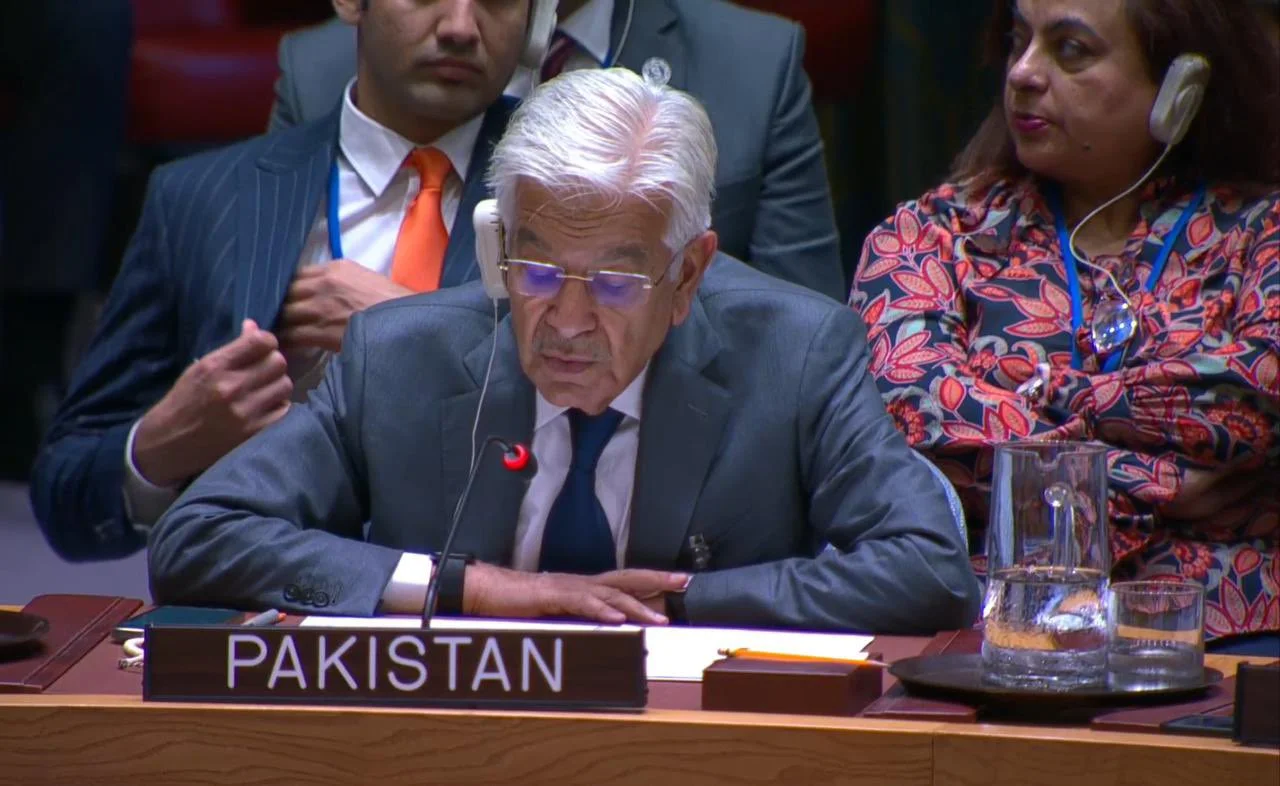 Dr Shama Junejo seated behind Defence Minister Khawaja Asif during a UN Security Council session in New York on Sept 25, 2025. [Courtesy: Khawaja Asif/X].
