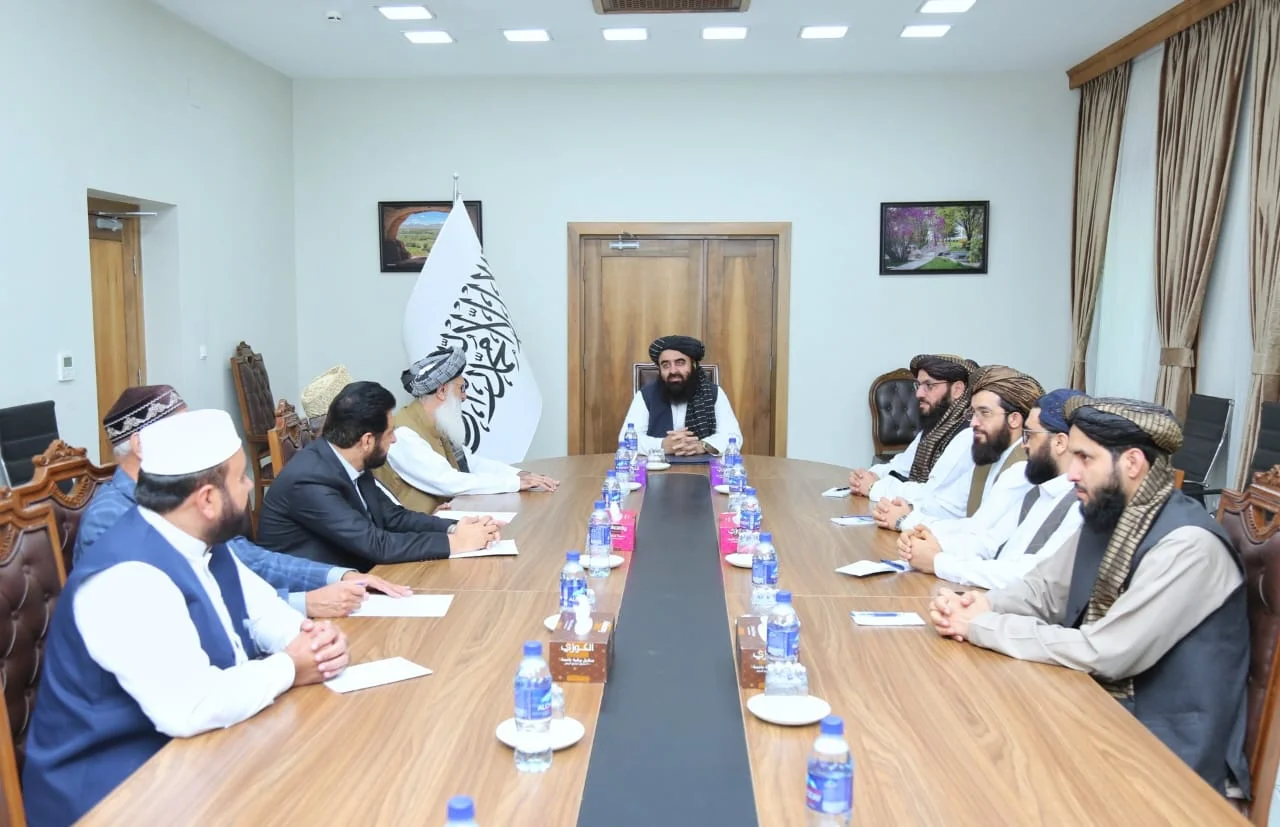 Afghan FM Amir Khan Muttaqi with Jamaat-e-Islami leader Prof. Muhammad Ibrahim during bilateral talks with their delegations. [Courtesy: HTN Monitoring Team].