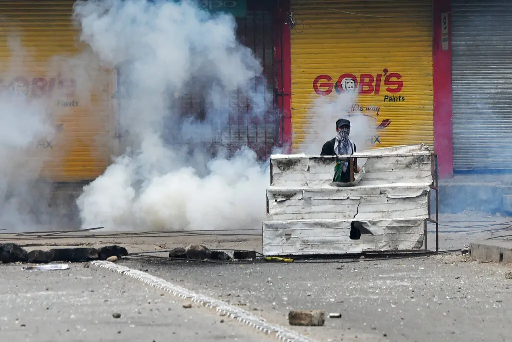 Battles in Muzaffarabad and other smaller cities this week have left at least nine people dead. [IC: AFP/Getty Images]