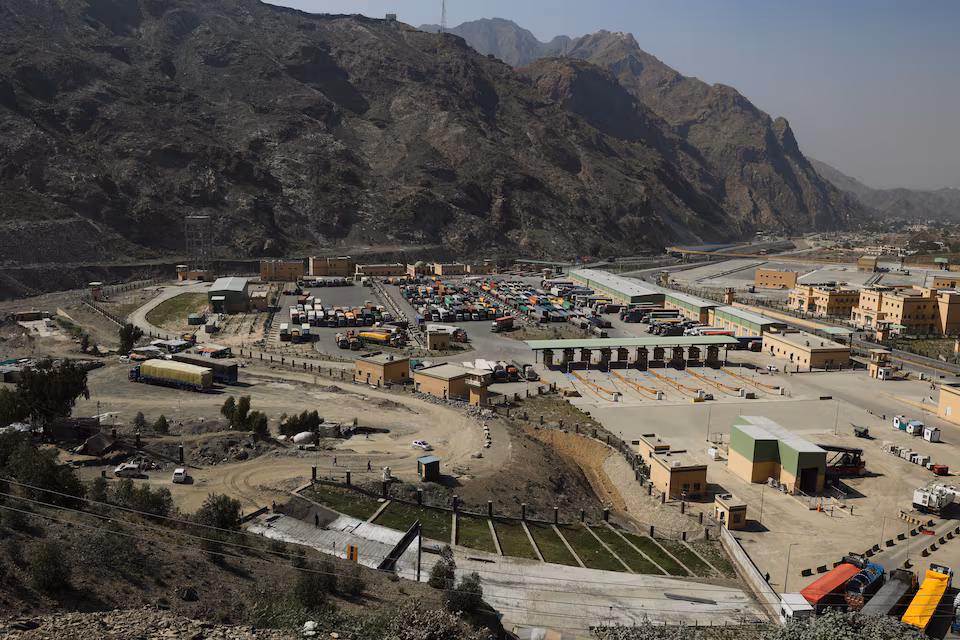 Pakistan’s Bold Response: From Diplomatic Outreach to Strategic Defense Along the Afghan Border
