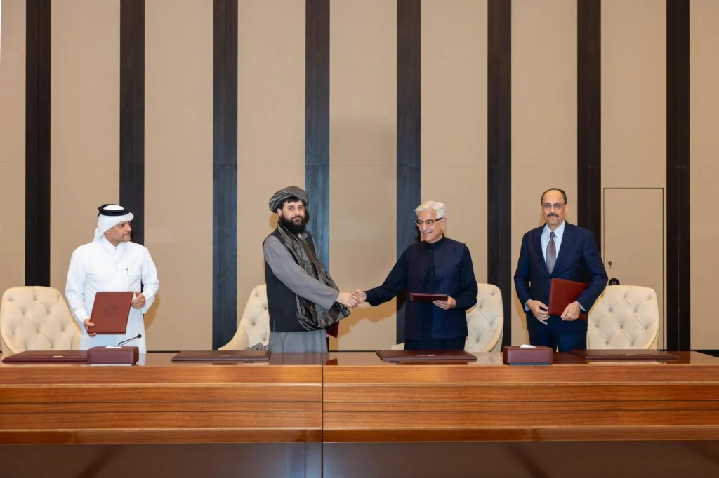 Afghan Defence Minister Maulvi Sahib Muhammad Yaqub Mujahid (centre left) shakes hands with his Pakistani counterpart Khawaja Asif after the two sides agreed to a ceasefire on Sunday, October 19 in Doha, Qatar. — X/@MofaQatar_EN