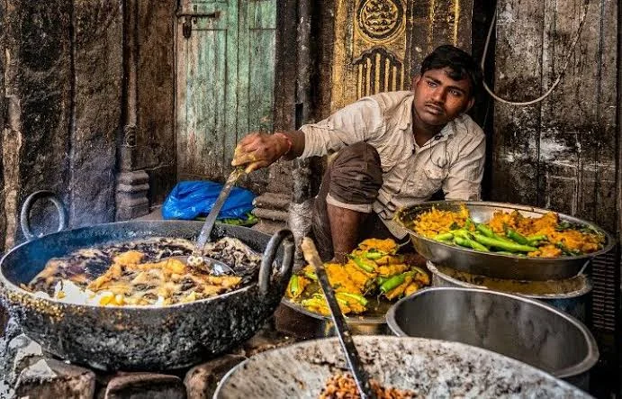 A man in India was seen frying snacks in filthy surroundings, sparking hygiene concerns. [File Photo]