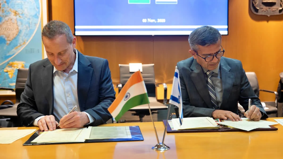 Indian Defence Secretary Rajesh Kumar Singh (R) with Israeli Defence Minister Israel Katz. [IC: X@SpokespersonMoD]