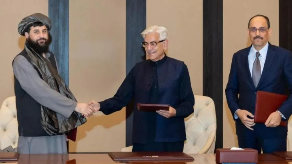 Pakistan’s Defence Minister Khawaja Asif (centre right) and Afghan Taliban Defence Minister Muhammad Yaqub Mujahid (centre left) shake hands after signing a ceasefire agreement between Pakistan and Afghanistan on Sunday, October 19 in Doha, Qatar. [IC: X/@MofaQatar_EN]
