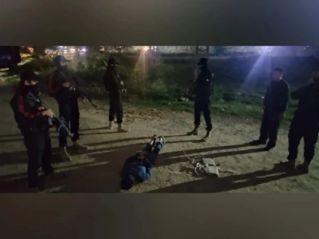 Bannu operation leaves one policeman martyred and 14 injured. [IC: Express]