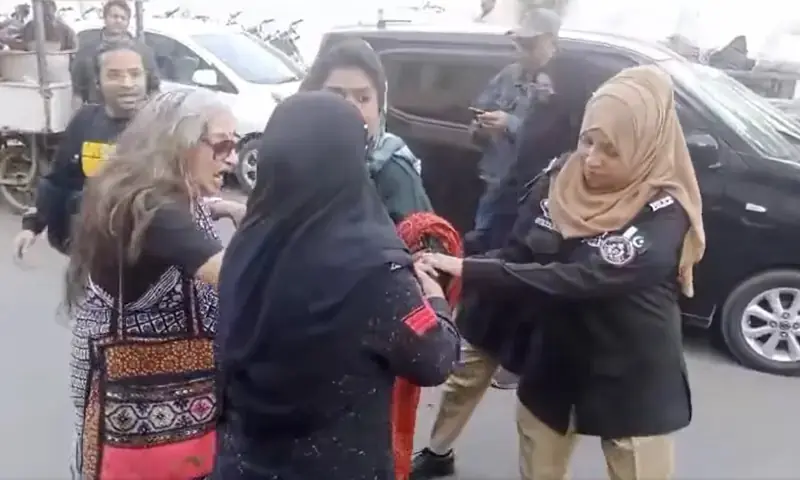 Police obstruct Aurat March activists in Karachi, raising HRCP concerns over civic space rights. [Courtesy: Dawn News]