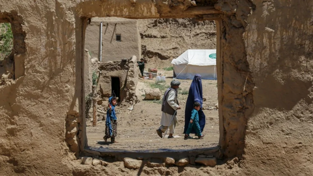 Afghan villagers affected by Taliban drug policies