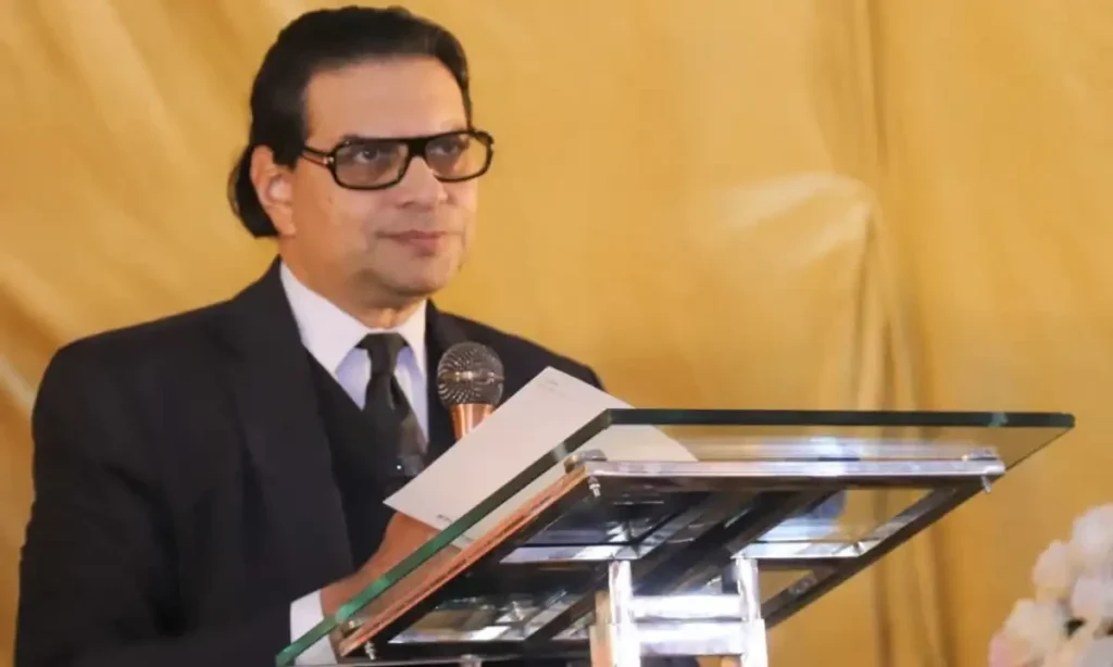 “Shutting down your own province in the name of protest will not work at all;” Salman Akram Raja criticized the provincial government [IC: by AFP]