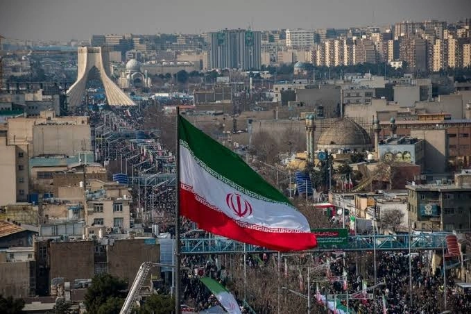 Foreign nationals urged to leave Iran
