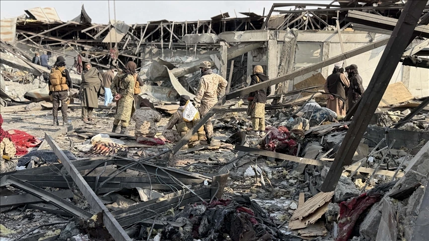 Pakistan strikes militants, civilians safe