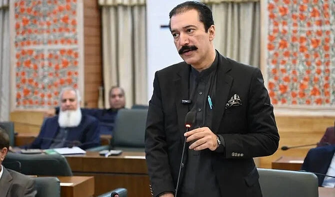 AJK Prime Minister addressing media delegation in Muzaffarabad on governance and public trust