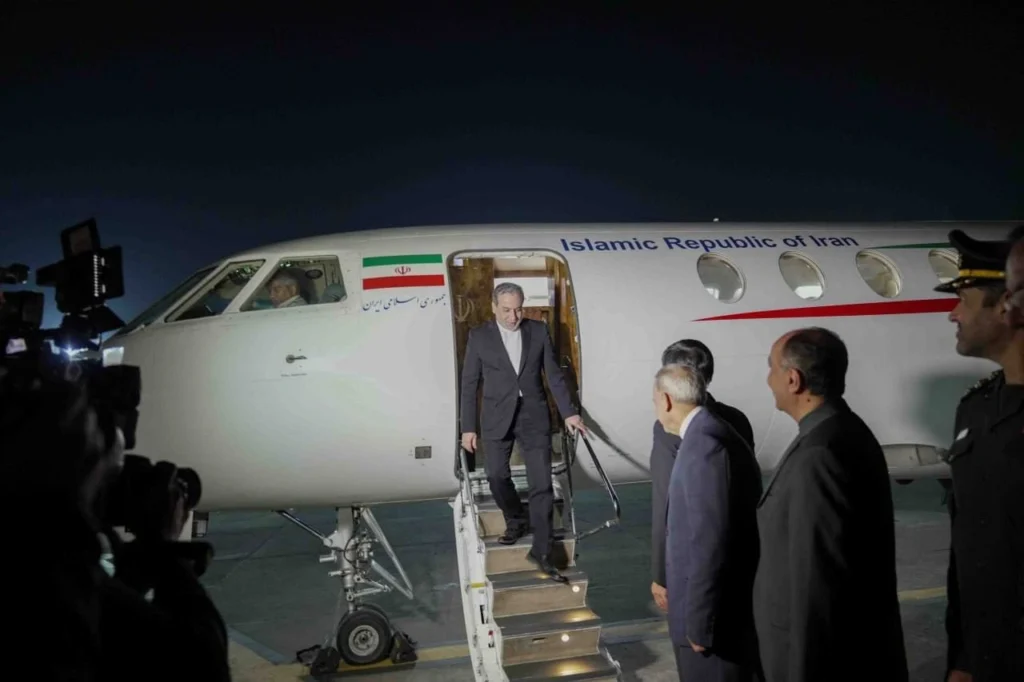 Iranian Foreign Minister arrives in Islamabad welcomed by Pakistani leadership