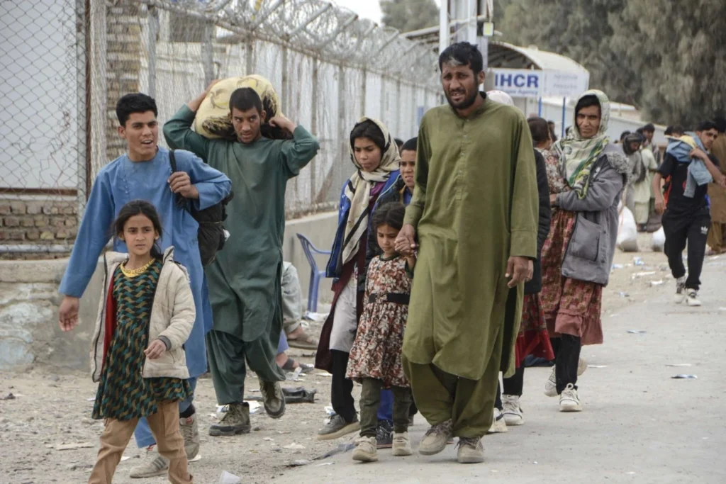 Afghan refugees return border camps resettlement Afghanistan