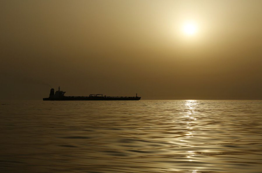 Oil tanker Shalamar navigating Strait of Hormuz with crude cargo amid regional maritime tensions