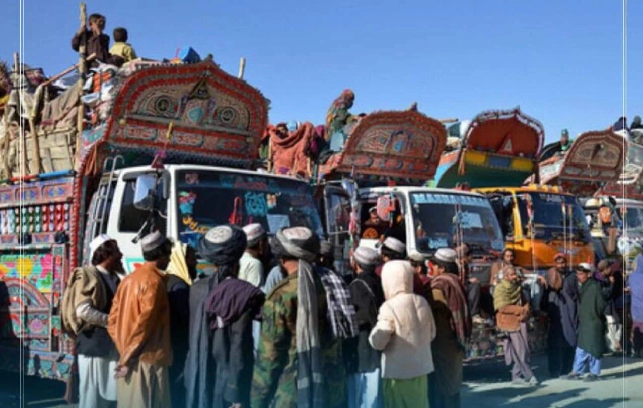 Afghan refugees return from Pakistan at border crossings
